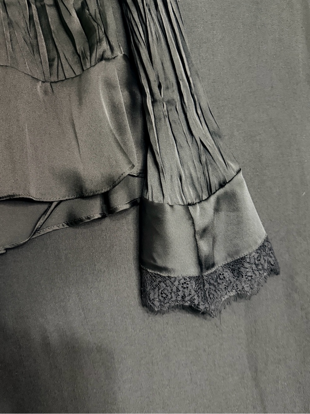 Sunny Leigh M Black Satin-Lace Wrap Blouse Ruffle collar Wrinkle pleated texture - Picture 10 of 14